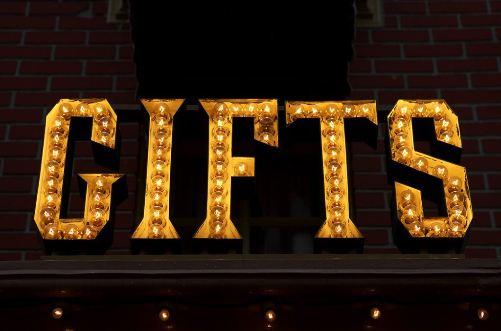 Header image with the words G I F T S.