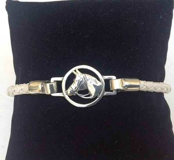 Leather bracelet with alpaca silver horse head.