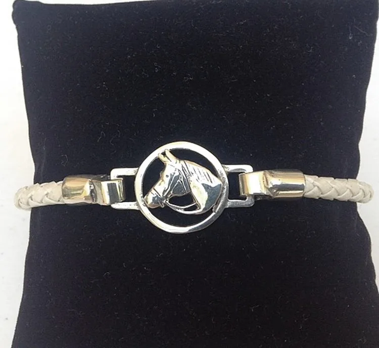 Leather bracelet with alpaca silver horse head.
