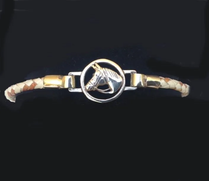 Leather bracelet with alpaca silver horse head.
