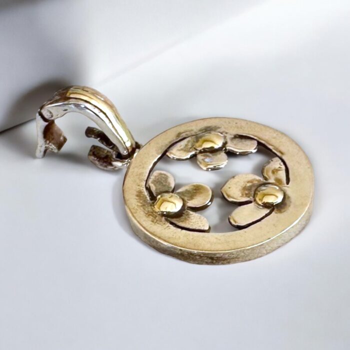 Floral pendant hinged bail system
