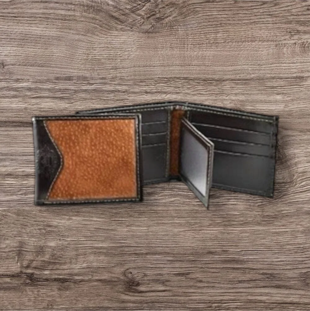 Men's carpincho leather wallet.
