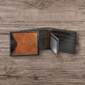 Men's carpincho leather wallet.