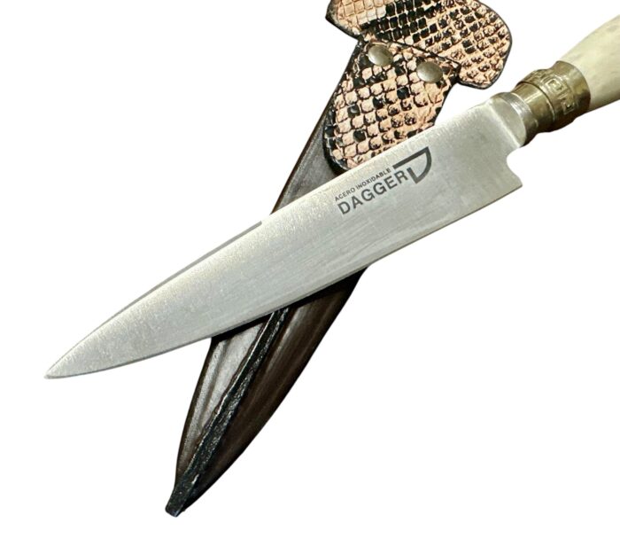 Close-up of Staghorn Handle Knife Handmade in Argentina – Elegant Craftsmanship and Durable Design