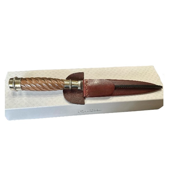 Chiseled Wooden handle gaucho knife