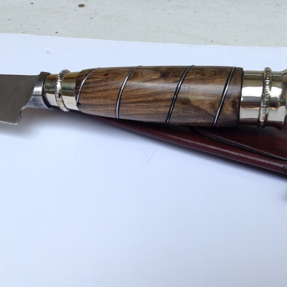 Gaucho knife hardwood handle