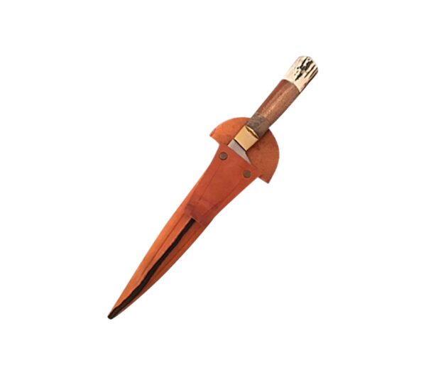 Exquisite Argentine Craftsmanship: Handmade Knives with polished horn, wood and brass accents