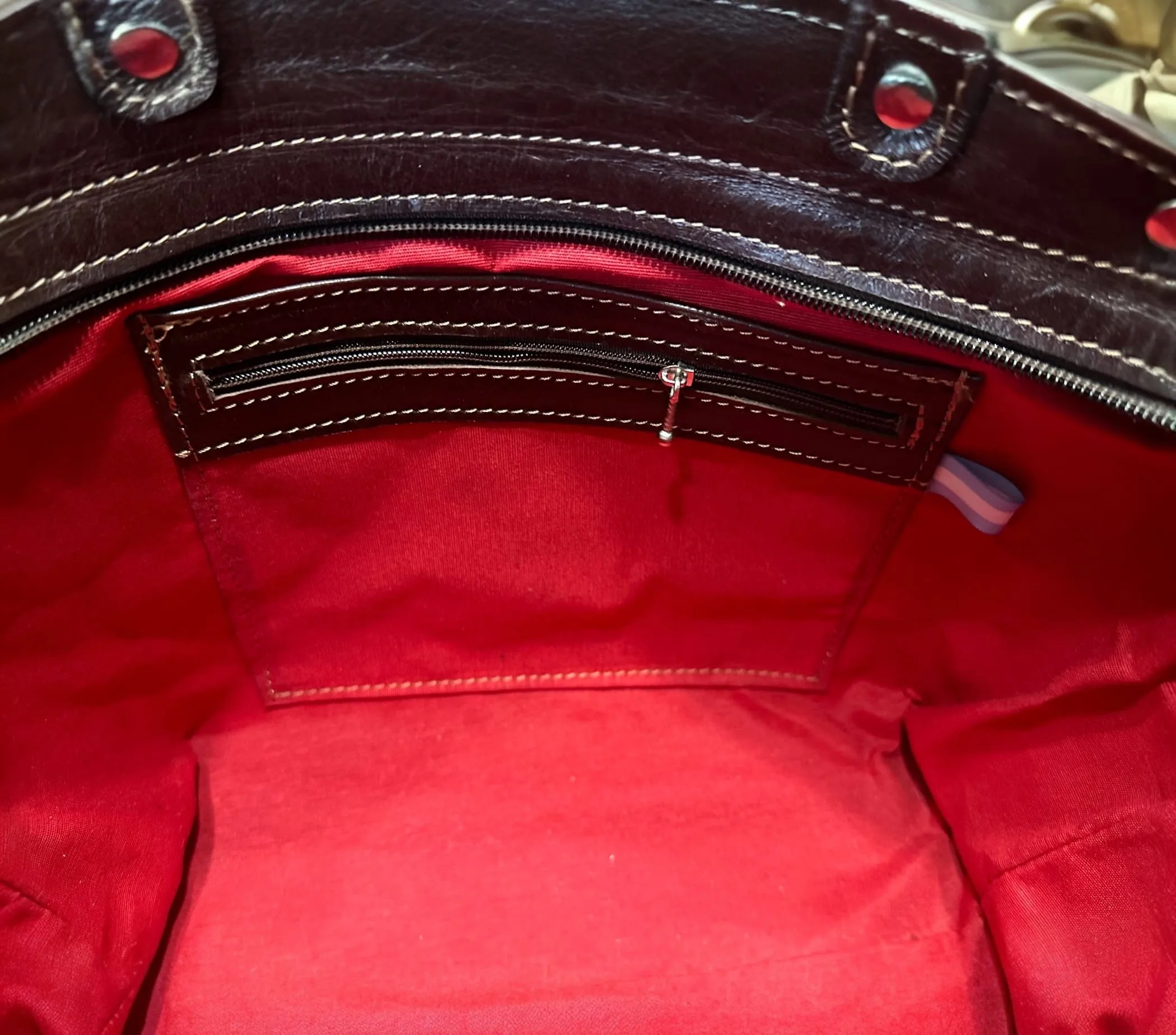 Argentinean Leather Bag - Versatile with a Stylish Design Handmade in Argentina - Image 6