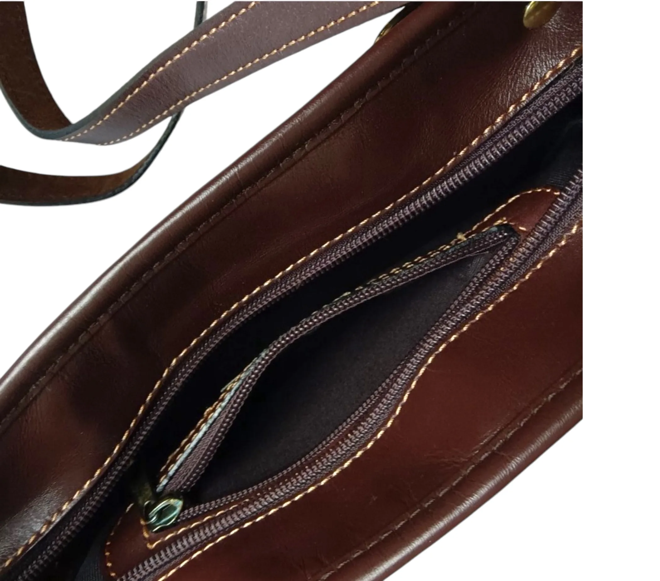 Capybara Shoulder Bag with Chocolate Accents - Image 3