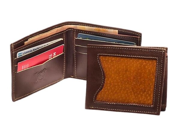 Capybara Men's Credit Card Wallet – Sleek and Functional Design