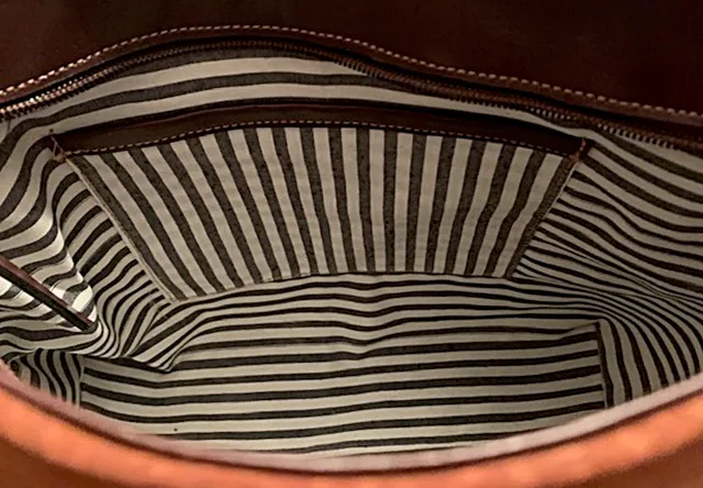 HANDMADE, EXTRA-LARGE CAPYBARA / CARPINCHO TOTE BAG WITH ARGENTINIAN COWHIDE TRIM - Image 9