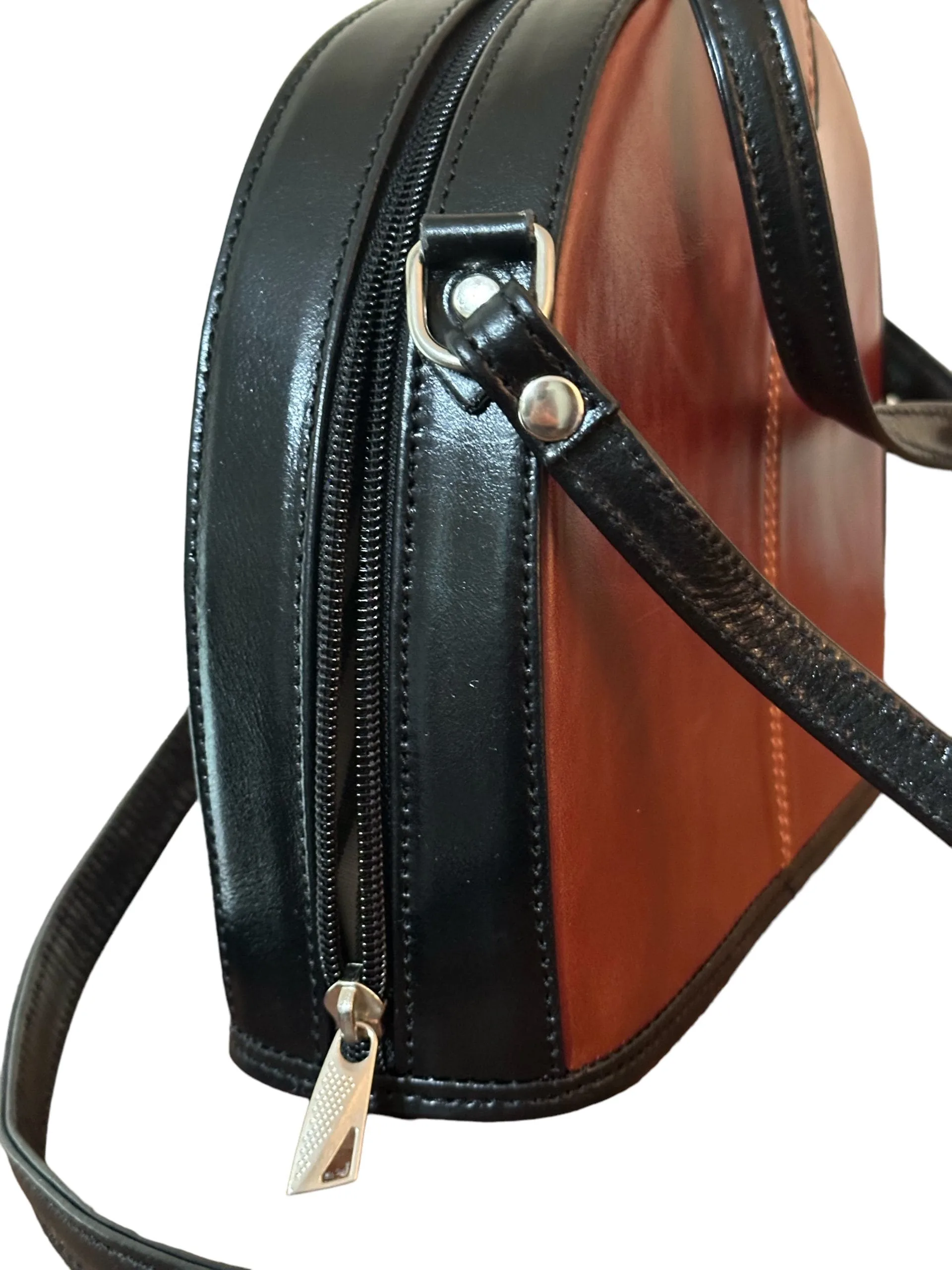 Handmade Argentinian Bicolored, Genuine Leather Crossbody Bag with Adjustable Strap - OZ-27/36 - Image 3