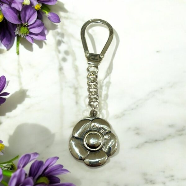 Pansy Blossom Keychain | A Silver Tribute to Argentine Elegance - Image 4