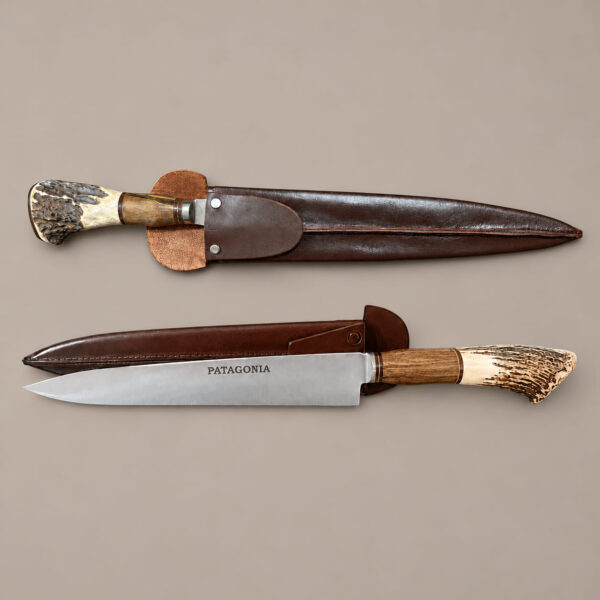 Two Argentine gaucho knife models with staghorn and hardwood handles, one sheathed above and one with its PATAGONIA-marked blade exposed below.