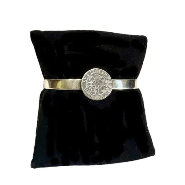 Cuff bracelet St Benito