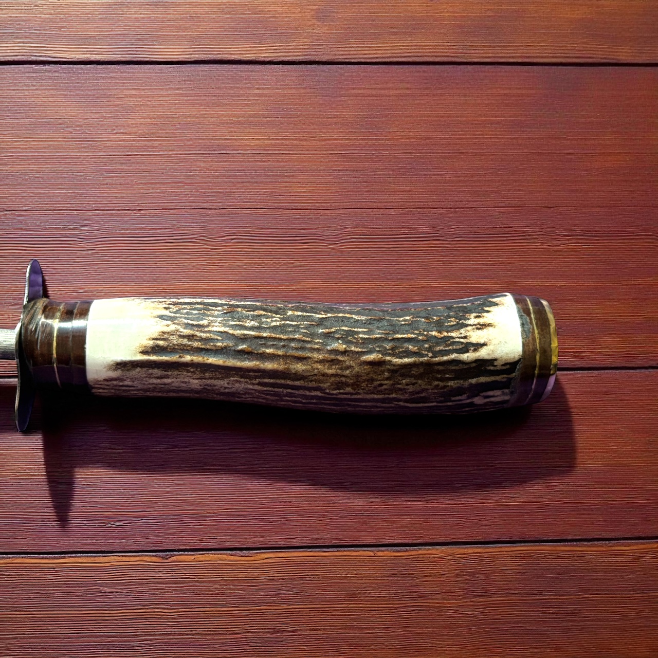 Handcrafted Argentine chaira with natural staghorn handle.