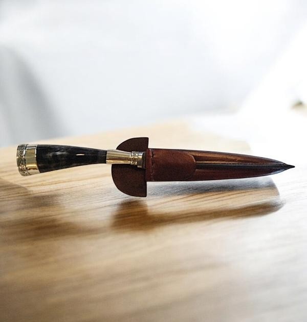 black marbeled horn gaucho knife
